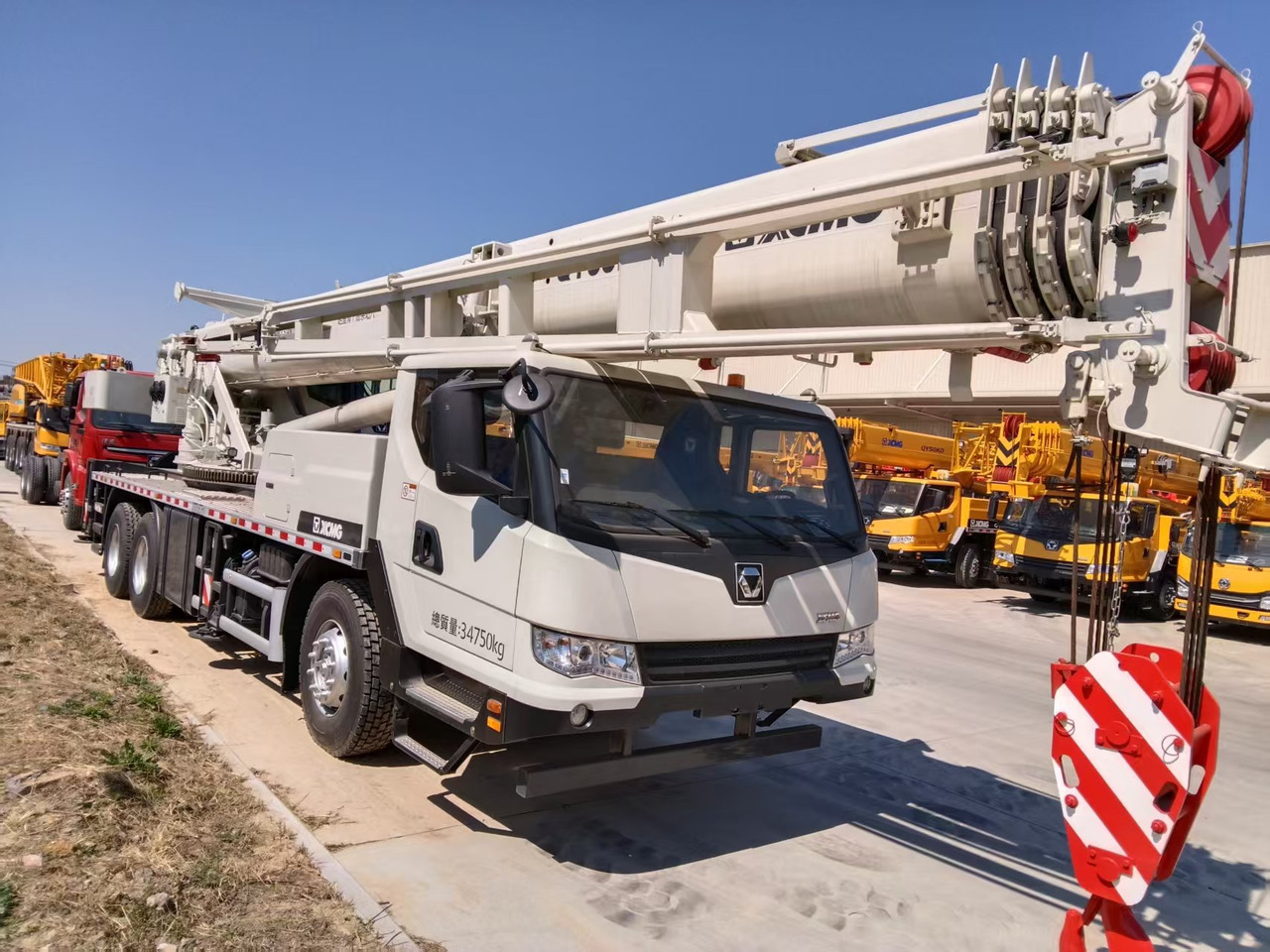 XCMG Official Construction Mini Mobile Crane QY30_TW 30 ton Used Small Hydraulic Crane Price - Autojeřáb: obrázek 3 XCMG Official Construction Mini Mobile Crane QY30_TW 30 ton Used Small Hydraulic Crane Price - Autojeřáb: obrázek 3