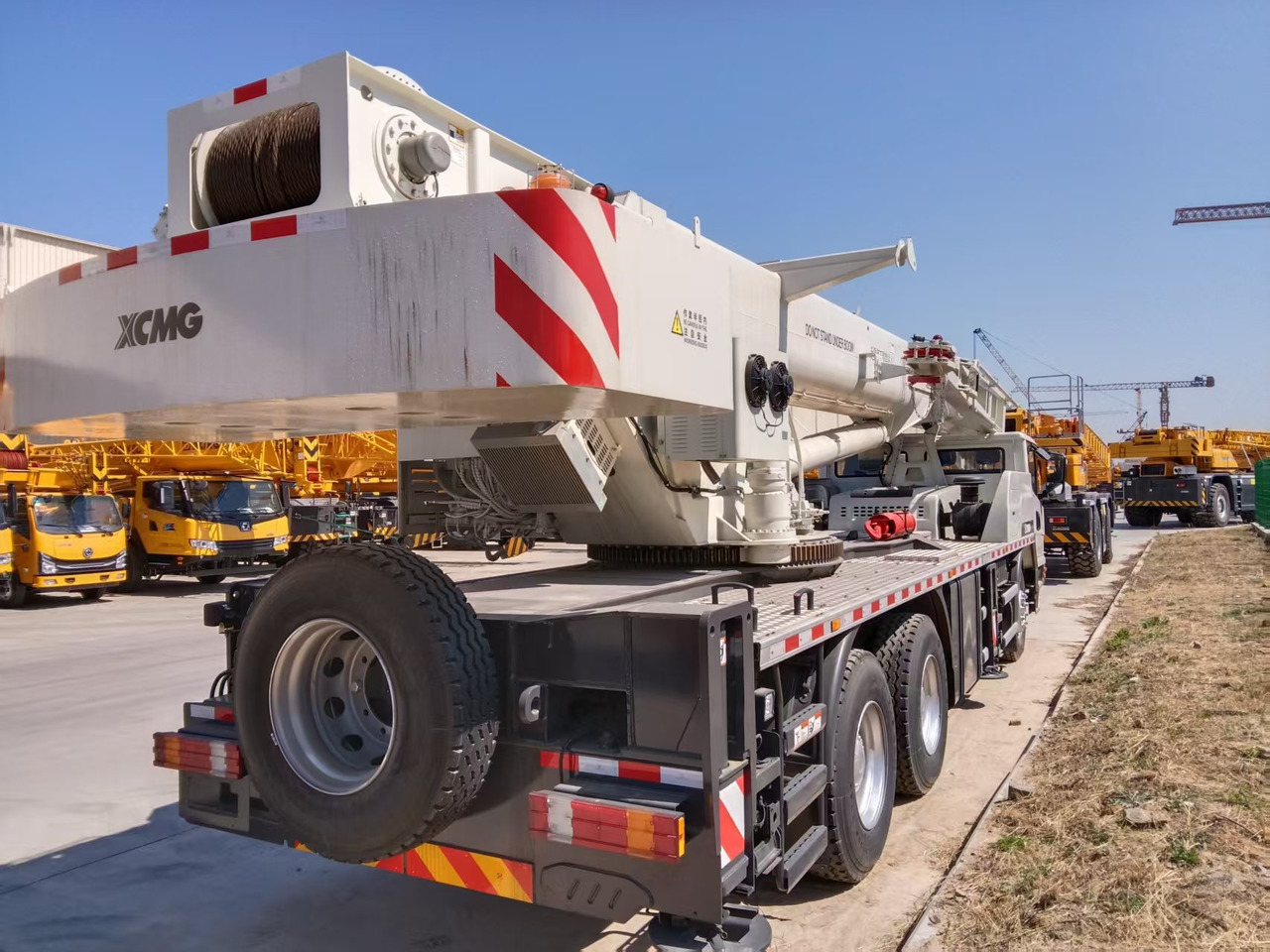 XCMG Official Construction Mini Mobile Crane QY30_TW 30 ton Used Small Hydraulic Crane Price - Autojeřáb: obrázek 2 XCMG Official Construction Mini Mobile Crane QY30_TW 30 ton Used Small Hydraulic Crane Price - Autojeřáb: obrázek 2