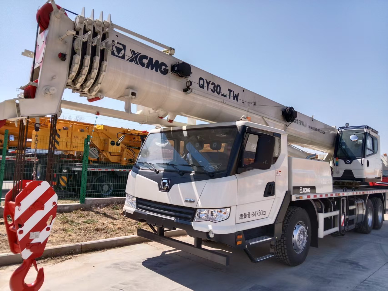 XCMG Official Construction Mini Mobile Crane QY30_TW 30 ton Used Small Hydraulic Crane Price - Autojeřáb: obrázek 5 XCMG Official Construction Mini Mobile Crane QY30_TW 30 ton Used Small Hydraulic Crane Price - Autojeřáb: obrázek 5