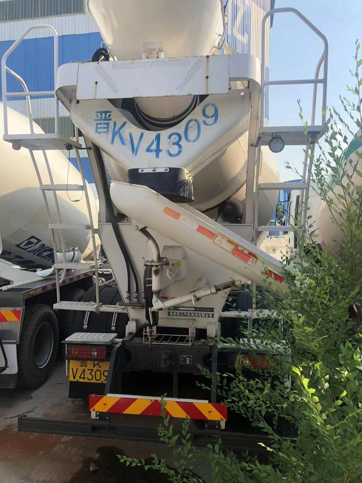 XCMG Official G12V China 12 Cubic Used Concrete Mixer Truck with Good Price - Autodomíchávač: obrázek 5 XCMG Official G12V China 12 Cubic Used Concrete Mixer Truck with Good Price - Autodomíchávač: obrázek 5
