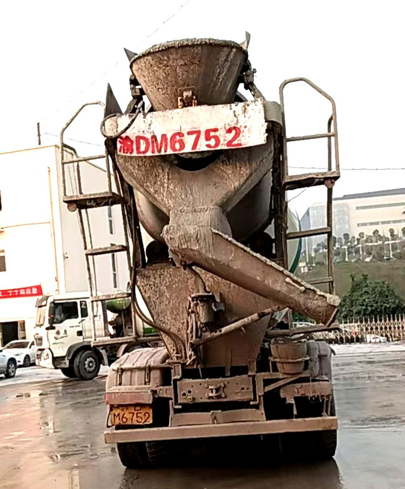 XCMG Official G4804B Second Hand Mobile Concrete Mixer Truck 12m³ Construction Cement Mixer - Autodomíchávač: obrázek 5 XCMG Official G4804B Second Hand Mobile Concrete Mixer Truck 12m³ Construction Cement Mixer - Autodomíchávač: obrázek 5