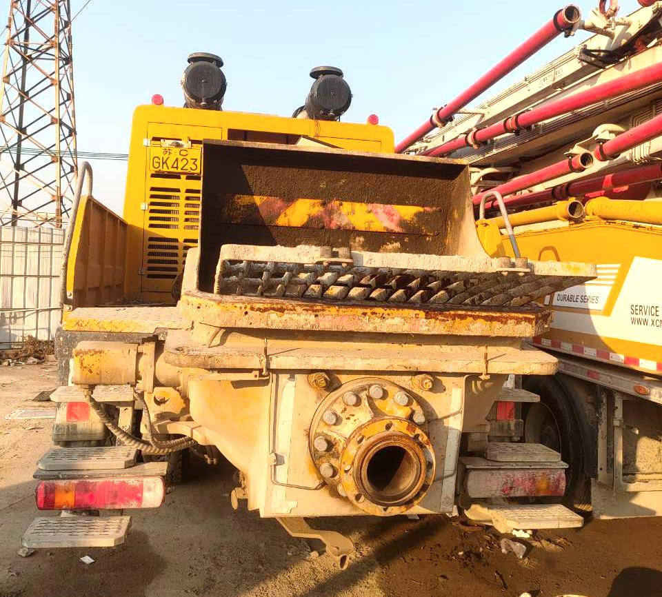 XCMG Official HBC10050V Second Hand Truck Mounted Line Concrete Pump With High Quality - Betonářská technika: obrázek 4 XCMG Official HBC10050V Second Hand Truck Mounted Line Concrete Pump With High Quality - Betonářská technika: obrázek 4
