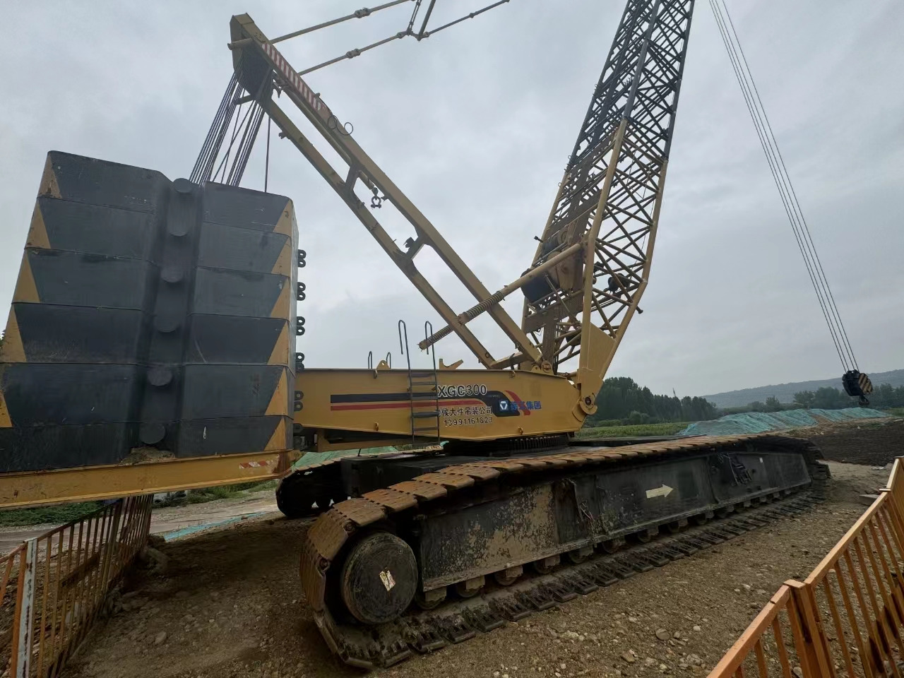 XCMG Official Second Hand Crawler Crane Lifting Equipment Mobile XGC300 300 Ton Crane Price - Pásový jeřáb: obrázek 3 XCMG Official Second Hand Crawler Crane Lifting Equipment Mobile XGC300 300 Ton Crane Price - Pásový jeřáb: obrázek 3