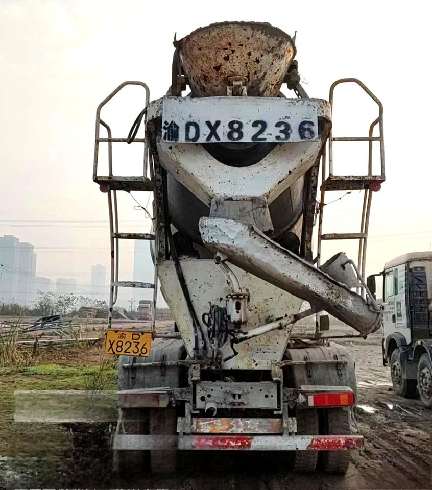 XCMG Official Second Hand Diesel Concrete Mixer Truck G4804B 12m³ Cement Mixer Truck Price - Autodomíchávač: obrázek 4 XCMG Official Second Hand Diesel Concrete Mixer Truck G4804B 12m³ Cement Mixer Truck Price - Autodomíchávač: obrázek 4