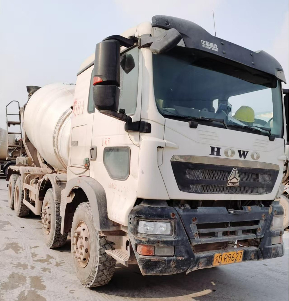 XCMG Official Second Hand G4804B HOWO Concrete Mixer Truck 12 Cubic Hydraulic Concrete Mixer Price List - Autodomíchávač: obrázek 2 XCMG Official Second Hand G4804B HOWO Concrete Mixer Truck 12 Cubic Hydraulic Concrete Mixer Price List - Autodomíchávač: obrázek 2