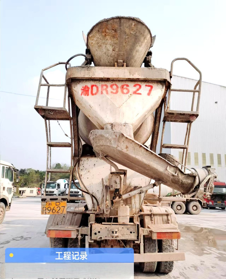 XCMG Official Second Hand G4804B HOWO Concrete Mixer Truck 12 Cubic Hydraulic Concrete Mixer Price List - Autodomíchávač: obrázek 5 XCMG Official Second Hand G4804B HOWO Concrete Mixer Truck 12 Cubic Hydraulic Concrete Mixer Price List - Autodomíchávač: obrázek 5
