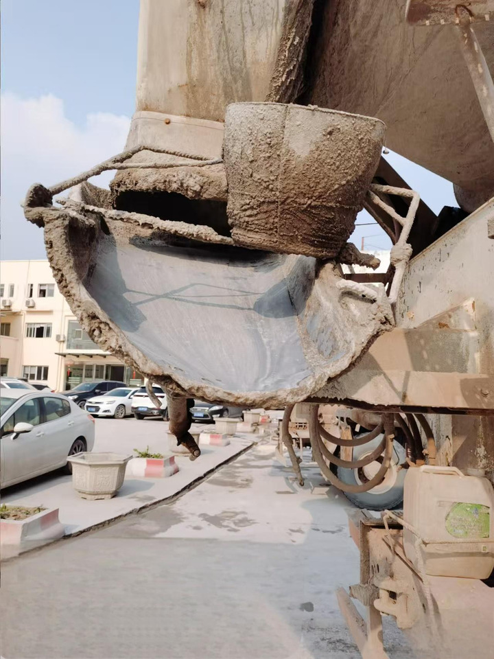 XCMG Official Second Hand G4804B HOWO Concrete Mixer Truck 12 Cubic Hydraulic Concrete Mixer Price List - Autodomíchávač: obrázek 4 XCMG Official Second Hand G4804B HOWO Concrete Mixer Truck 12 Cubic Hydraulic Concrete Mixer Price List - Autodomíchávač: obrázek 4