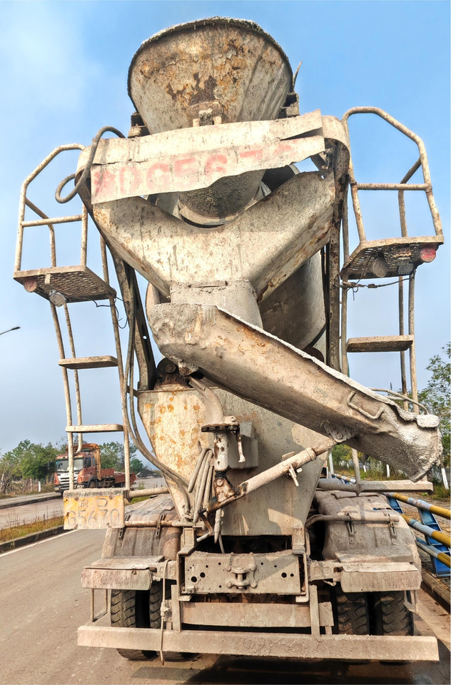 XCMG Official Second Hand G4804B Truck Mounted Concrete Mixer Truck 12m³ Cement Mixer Sale - Autodomíchávač: obrázek 5 XCMG Official Second Hand G4804B Truck Mounted Concrete Mixer Truck 12m³ Cement Mixer Sale - Autodomíchávač: obrázek 5