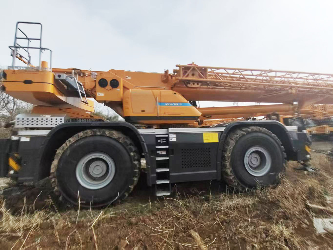 XCMG Official Second Hand Rough Terrain Cranes XCR70_S 70t Truck Crane Price For Sale - Terénní jeřáb: obrázek 2 XCMG Official Second Hand Rough Terrain Cranes XCR70_S 70t Truck Crane Price For Sale - Terénní jeřáb: obrázek 2