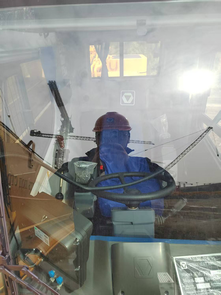 XCMG Official Second Hand Rough Terrain Cranes XCR70_S 70t Truck Crane Price For Sale - Terénní jeřáb: obrázek 5 XCMG Official Second Hand Rough Terrain Cranes XCR70_S 70t Truck Crane Price For Sale - Terénní jeřáb: obrázek 5