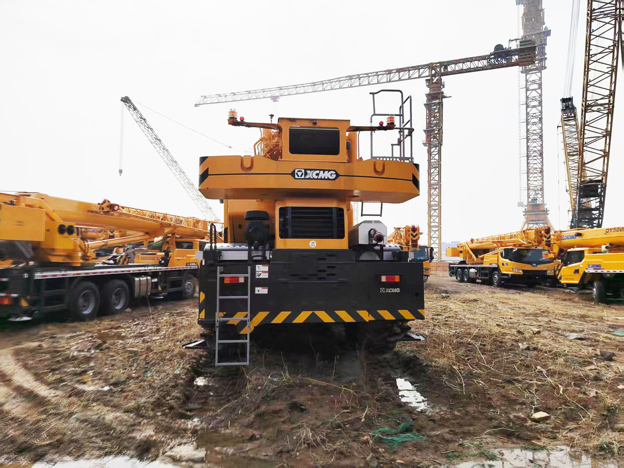 XCMG Official Second Hand Rough Terrain Cranes XCR70_S 70t Truck Crane Price For Sale - Terénní jeřáb: obrázek 4 XCMG Official Second Hand Rough Terrain Cranes XCR70_S 70t Truck Crane Price For Sale - Terénní jeřáb: obrázek 4