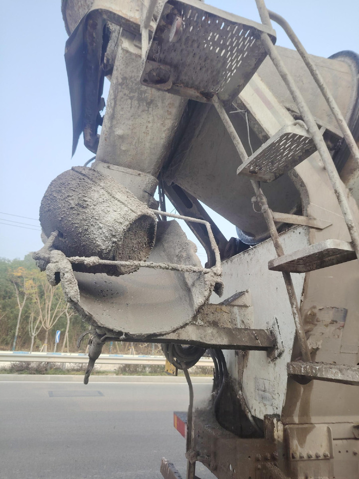 XCMG Official Used 12m³ Volumetric Concrete Mixer Truck G4804B Large Cement Mixer Hot Sale - Autodomíchávač: obrázek 5 XCMG Official Used 12m³ Volumetric Concrete Mixer Truck G4804B Large Cement Mixer Hot Sale - Autodomíchávač: obrázek 5