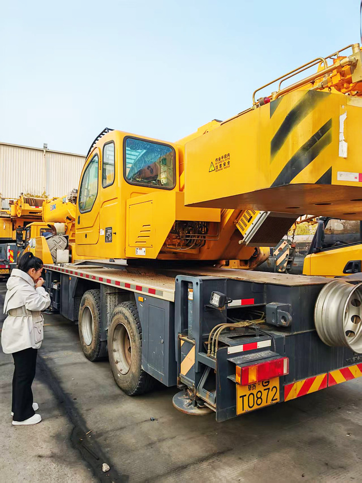 XCMG Official Used 25 Ton Truck Crane QY25K5D-5 Small Mobile Crane Price List - Autojeřáb: obrázek 4 XCMG Official Used 25 Ton Truck Crane QY25K5D-5 Small Mobile Crane Price List - Autojeřáb: obrázek 4