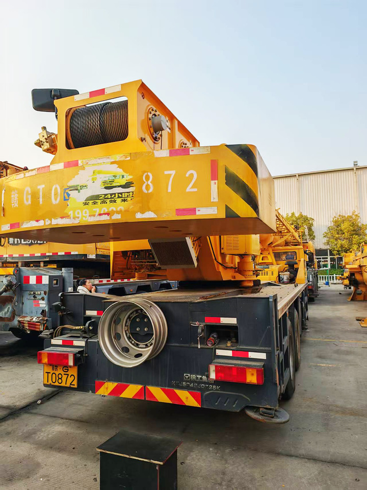 XCMG Official Used 25 Ton Truck Crane QY25K5D-5 Small Mobile Crane Price List - Autojeřáb: obrázek 3 XCMG Official Used 25 Ton Truck Crane QY25K5D-5 Small Mobile Crane Price List - Autojeřáb: obrázek 3