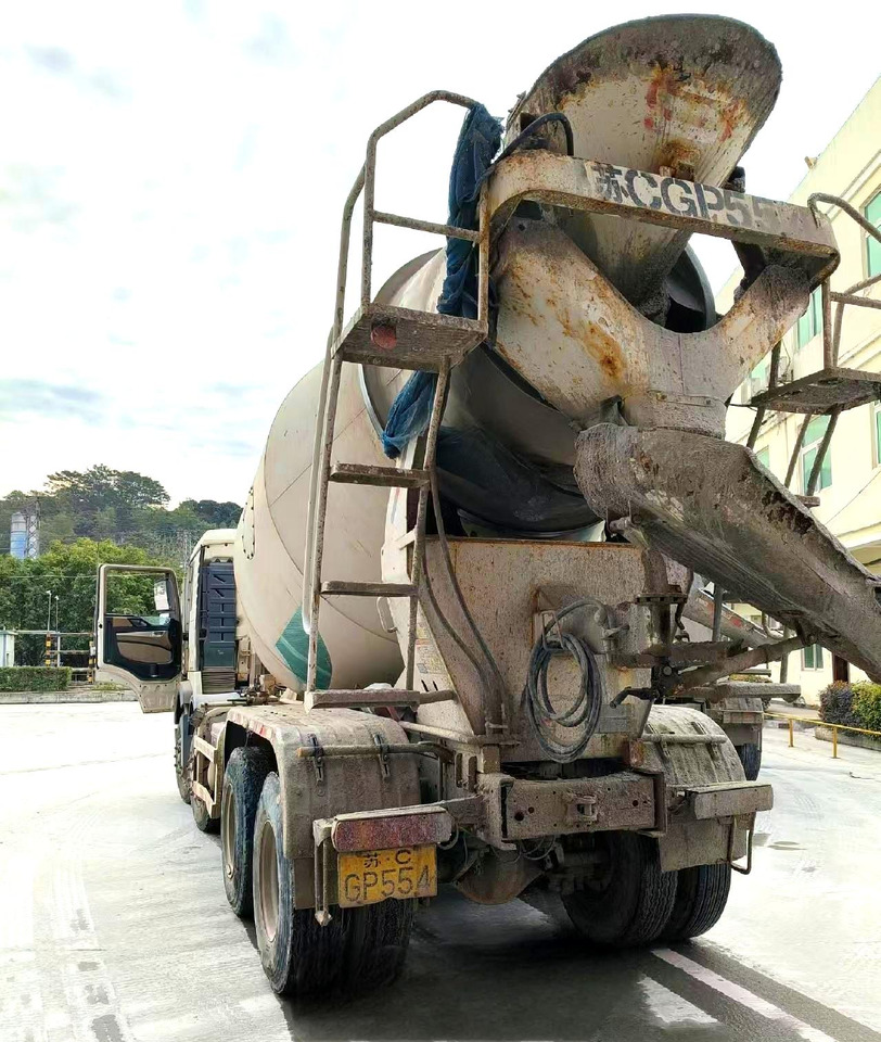 XCMG Official Used Concrete Mixer Truck HOWO G4802D 12m³ Cement Mixer Truck Price - Autodomíchávač: obrázek 4 XCMG Official Used Concrete Mixer Truck HOWO G4802D 12m³ Cement Mixer Truck Price - Autodomíchávač: obrázek 4