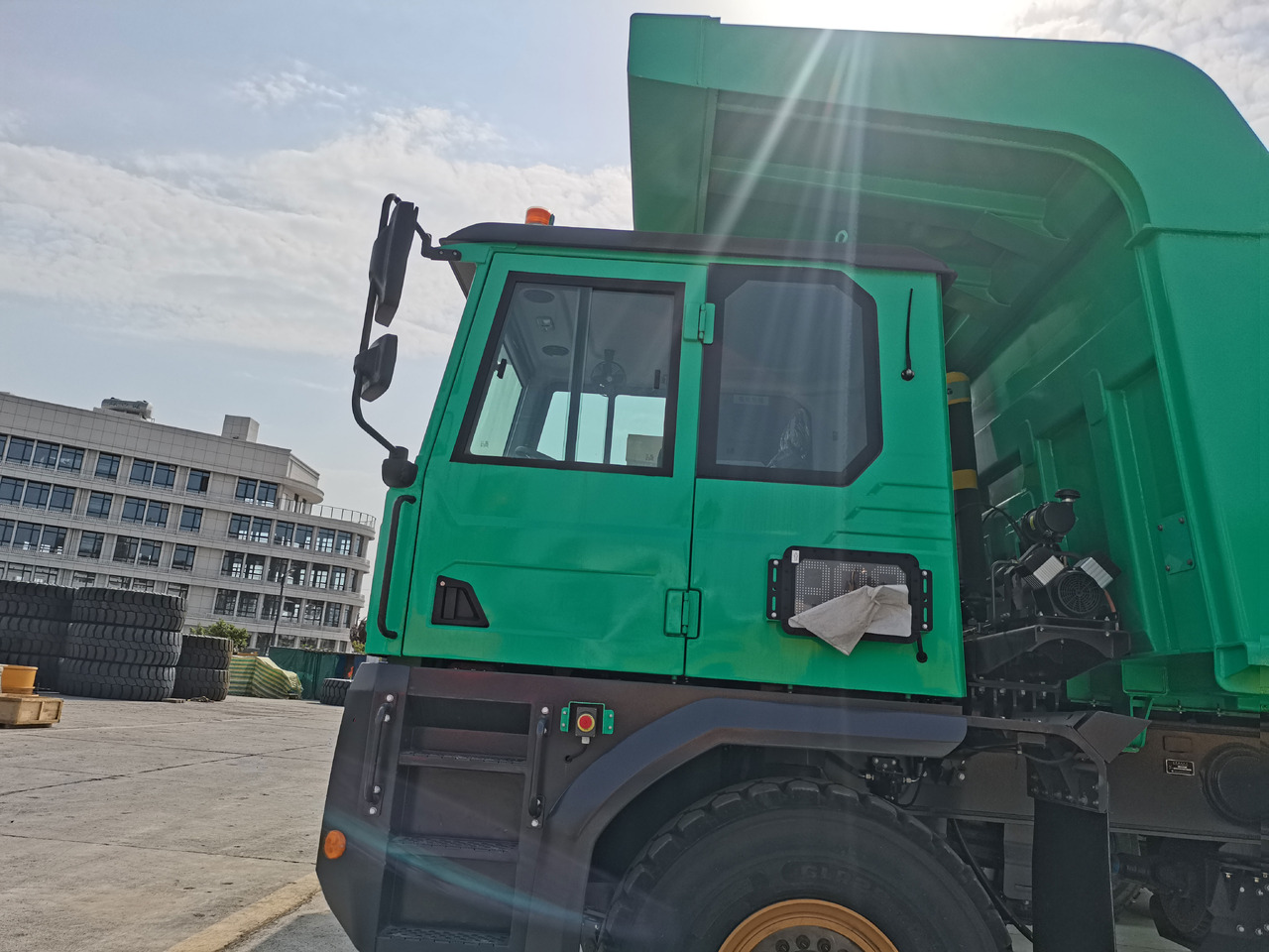 XCMG Official Used Dump Trucks 6x4 XDR80TE 72 Ton China Tipper Trucks For Sale - Dampr: obrázek 4 XCMG Official Used Dump Trucks 6x4 XDR80TE 72 Ton China Tipper Trucks For Sale - Dampr: obrázek 4