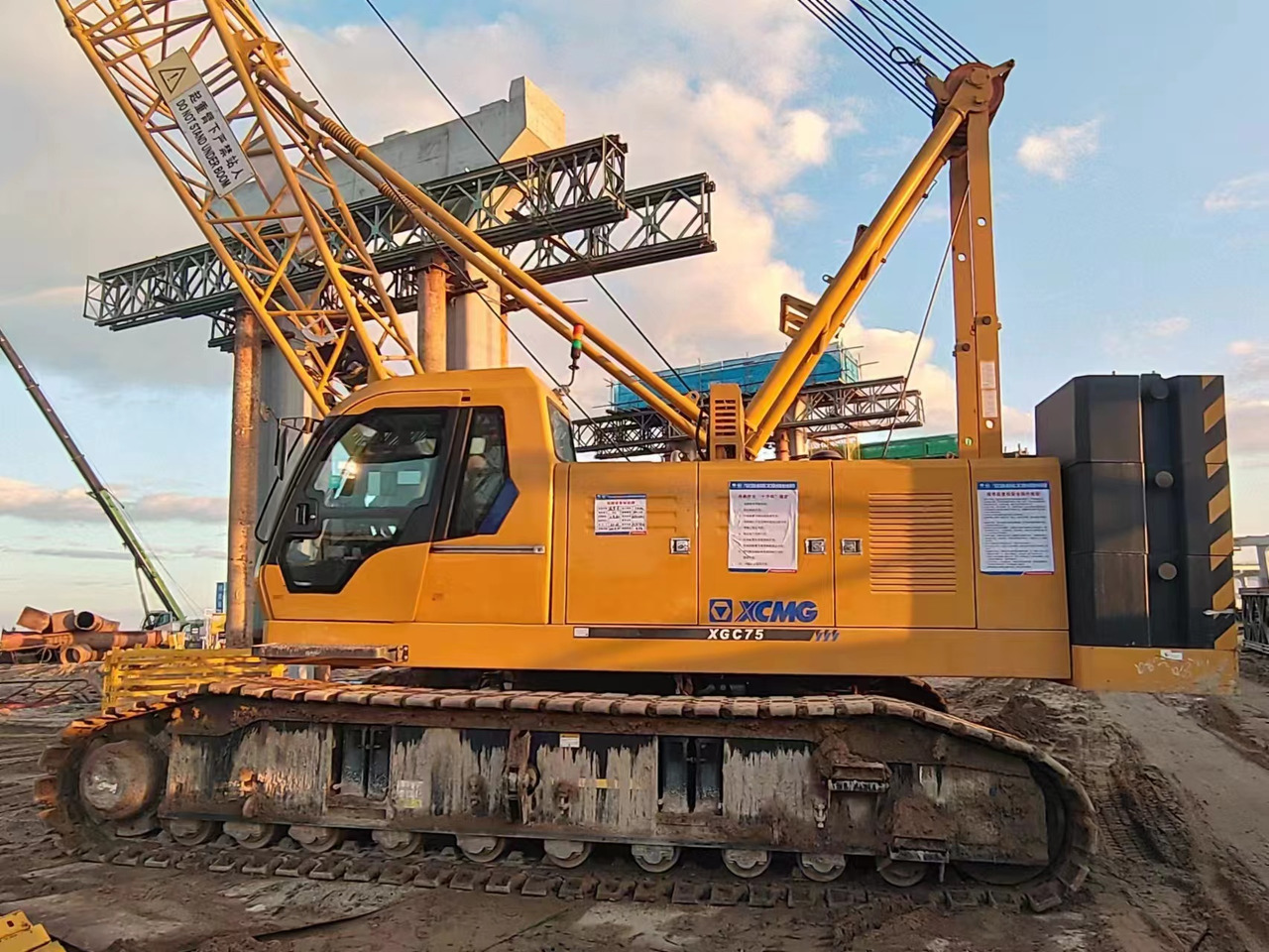 XCMG Official Used Mini Mobile Crane XGC75 75 Ton Crawler Crane With Cheap Price - Pásový jeřáb: obrázek 2 XCMG Official Used Mini Mobile Crane XGC75 75 Ton Crawler Crane With Cheap Price - Pásový jeřáb: obrázek 2