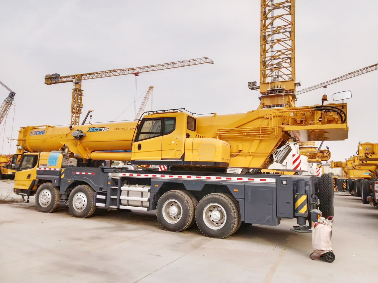 XCMG Official Used Truck Crane XCT75L7 75 Ton Mobile Crane Machine For Sale - Autojeřáb: obrázek 4 XCMG Official Used Truck Crane XCT75L7 75 Ton Mobile Crane Machine For Sale - Autojeřáb: obrázek 4