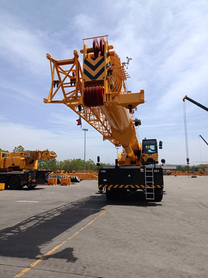 XCMG Official XCR150 Used Rough Terrain Mobile Crane 150 Ton Truck Crane Price - Terénní jeřáb: obrázek 5 XCMG Official XCR150 Used Rough Terrain Mobile Crane 150 Ton Truck Crane Price - Terénní jeřáb: obrázek 5