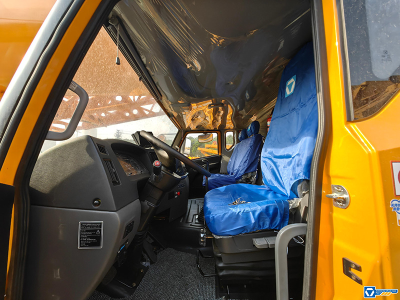 XCMG QY130K8C 130ton used crane boom truck for sale - Autojeřáb: obrázek 4 XCMG QY130K8C 130ton used crane boom truck for sale - Autojeřáb: obrázek 4