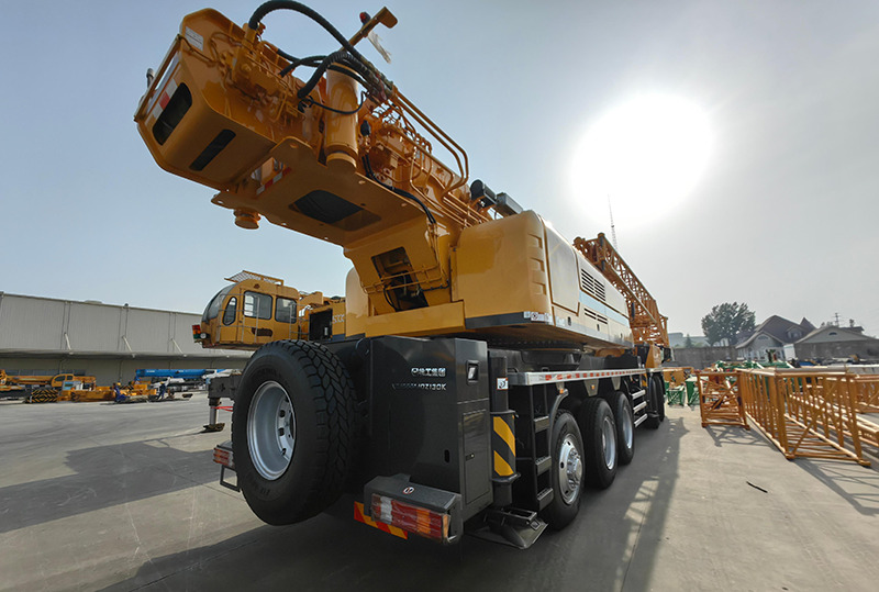XCMG QY130K8C 130ton used crane boom truck for sale - Autojeřáb: obrázek 5 XCMG QY130K8C 130ton used crane boom truck for sale - Autojeřáb: obrázek 5