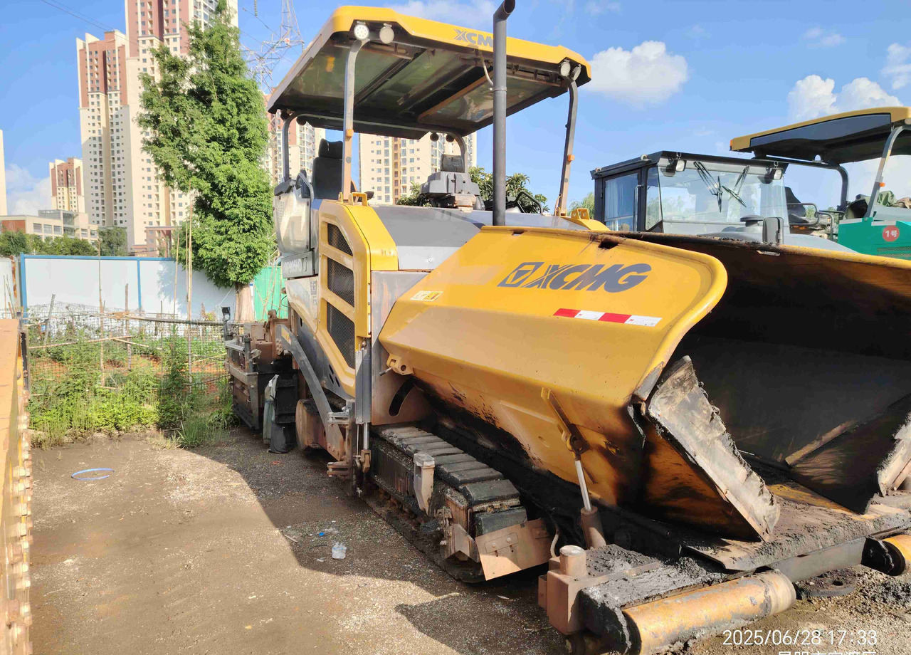 XCMG RP905HDIV used hydraulic mobile asphalt paver - Finišér: obrázek 2 XCMG RP905HDIV used hydraulic mobile asphalt paver - Finišér: obrázek 2