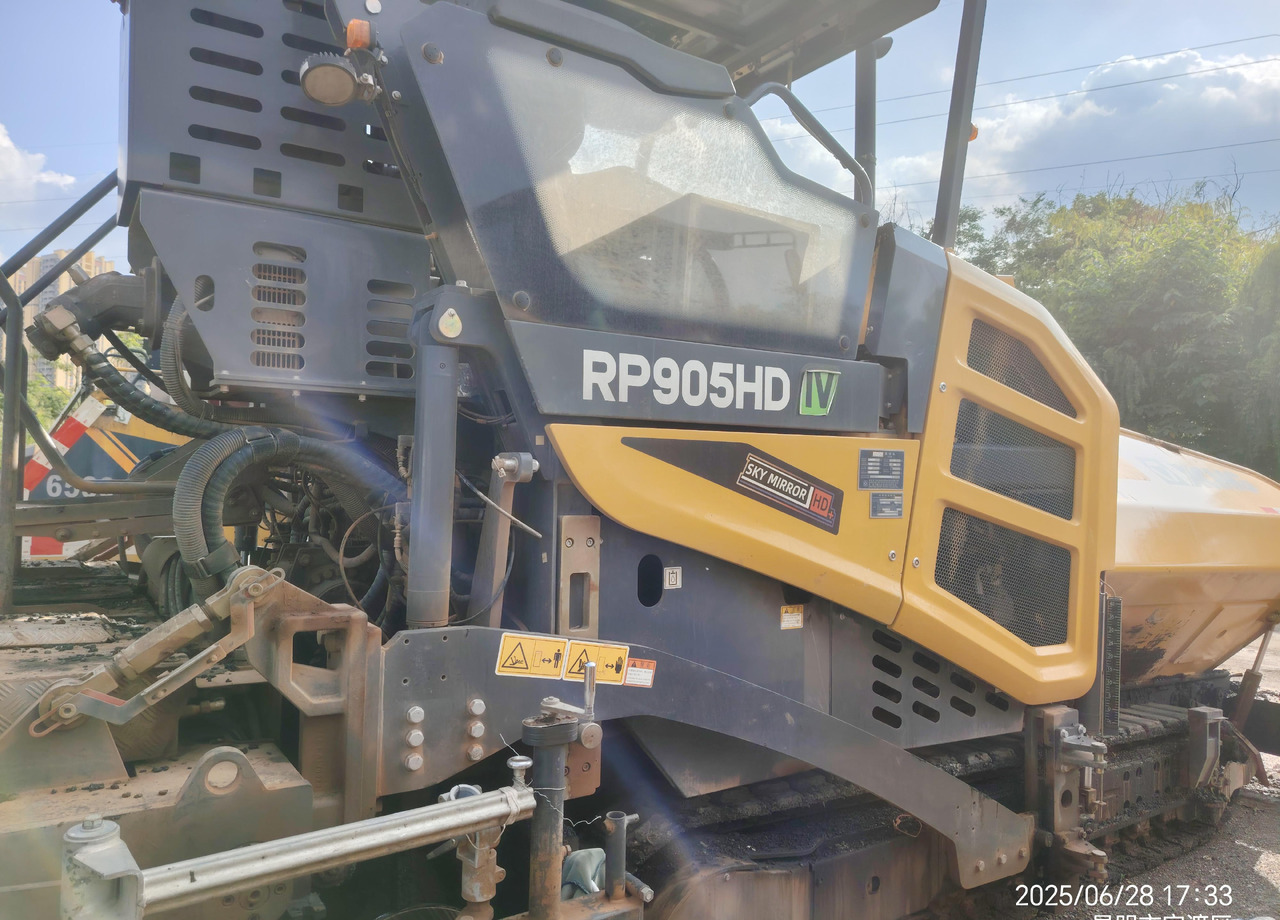 XCMG RP905HDIV used hydraulic mobile asphalt paver - Finišér: obrázek 3 XCMG RP905HDIV used hydraulic mobile asphalt paver - Finišér: obrázek 3