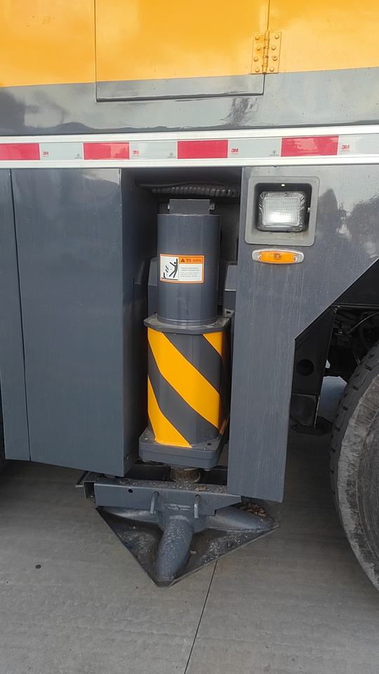 XCMG Truck crane Second Hand mobile hydraulic crane QAY160 Used - Autojeřáb: obrázek 2 XCMG Truck crane Second Hand mobile hydraulic crane QAY160 Used - Autojeřáb: obrázek 2