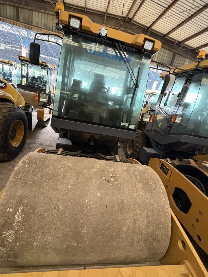 XCMG Used XS83 8 ton small single drum compactor road roller with diesel engine - Silniční válec: obrázek 4 XCMG Used XS83 8 ton small single drum compactor road roller with diesel engine - Silniční válec: obrázek 4