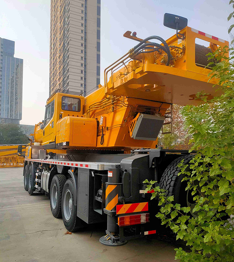 XCMG XCT100L7-I 100ton used pickup mobile hoist crane price - Autojeřáb: obrázek 3 XCMG XCT100L7-I 100ton used pickup mobile hoist crane price - Autojeřáb: obrázek 3