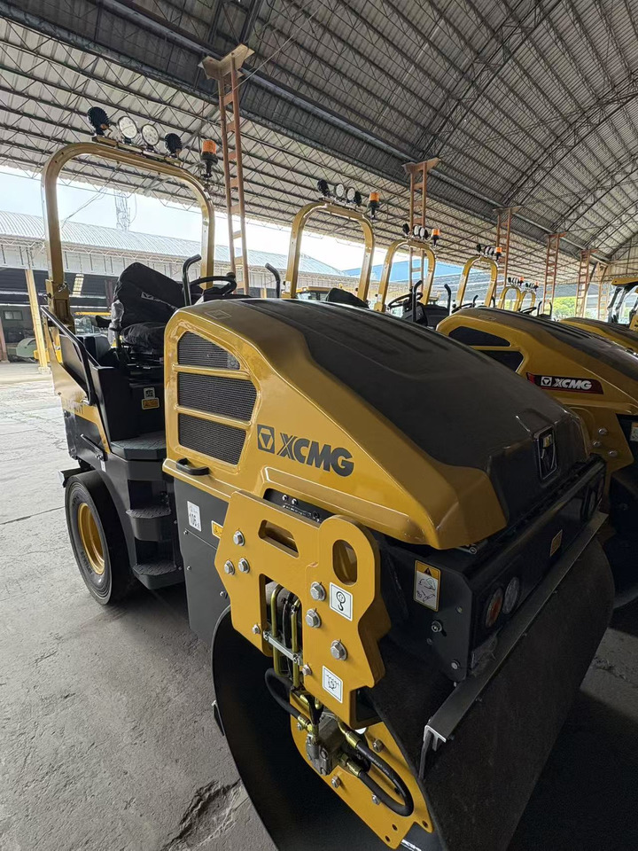 XCMG XD140VT 4ton small Light Diesel Vibratory Road Roller - Mini válec: obrázek 3 XCMG XD140VT 4ton small Light Diesel Vibratory Road Roller - Mini válec: obrázek 3