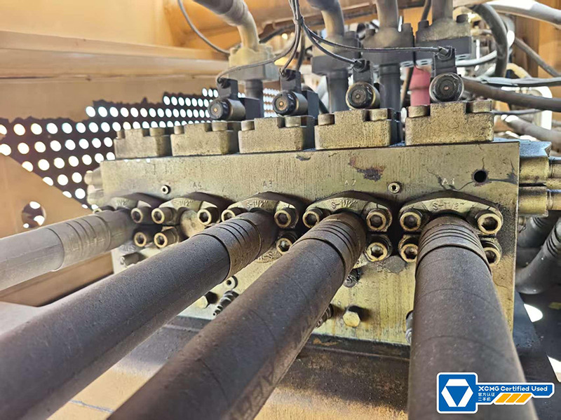 XCMG XGC16000 1250 ton 2020 used mobile crawler crane price - Pásový jeřáb: obrázek 2 XCMG XGC16000 1250 ton 2020 used mobile crawler crane price - Pásový jeřáb: obrázek 2