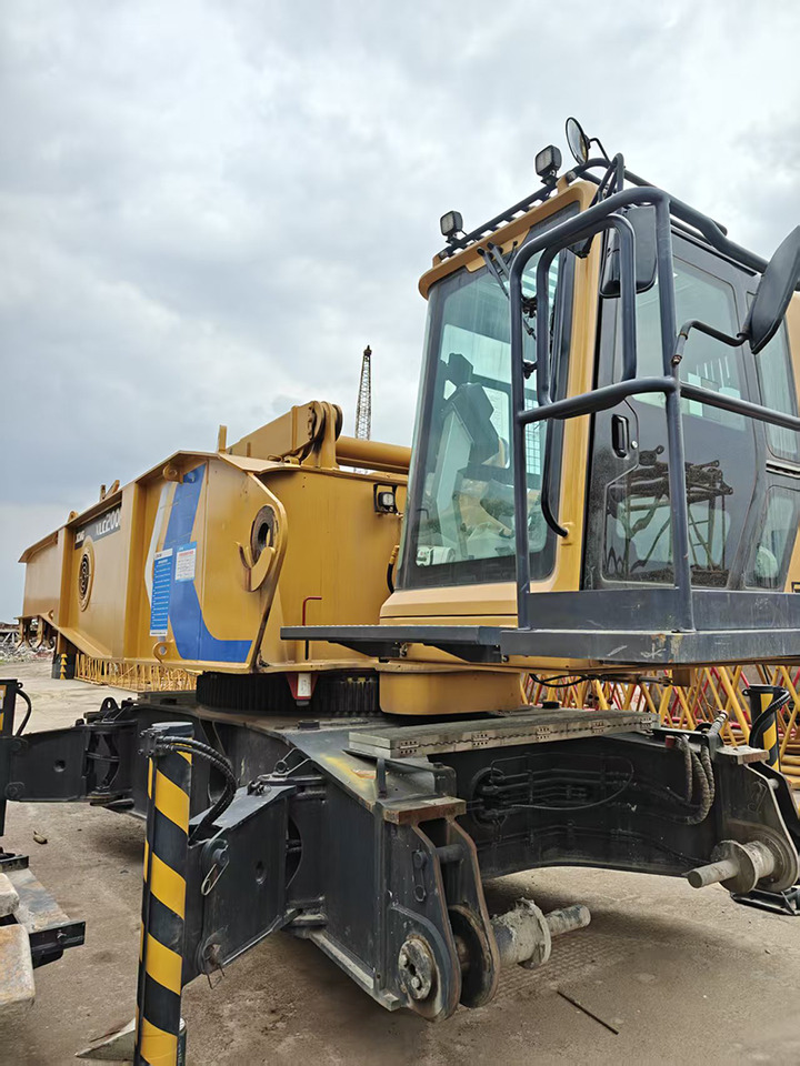 XCMG XLC200M small middle 200ton used crawler crane 2023 for sale - Pásový jeřáb: obrázek 4 XCMG XLC200M small middle 200ton used crawler crane 2023 for sale - Pásový jeřáb: obrázek 4