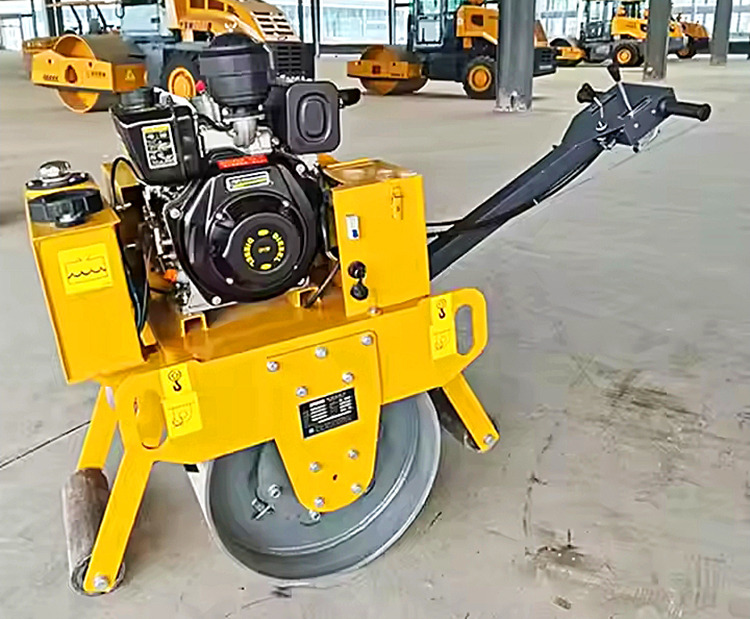 XCMG XMR040 small hand light hydraulic road roller for sale - Mini válec: obrázek 2 XCMG XMR040 small hand light hydraulic road roller for sale - Mini válec: obrázek 2