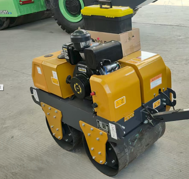 Mini válec XCMG XMR050 small double mini vibration drum vibratory road roller price: obrázek 6 Mini válec XCMG XMR050 small double mini vibration drum vibratory road roller price: obrázek 6