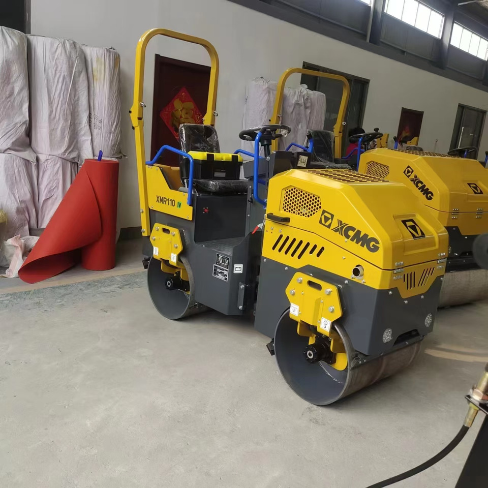 XCMG XMR110 1ton samll road roller hydraulic vibratory compator price - Mini válec: obrázek 4 XCMG XMR110 1ton samll road roller hydraulic vibratory compator price - Mini válec: obrázek 4