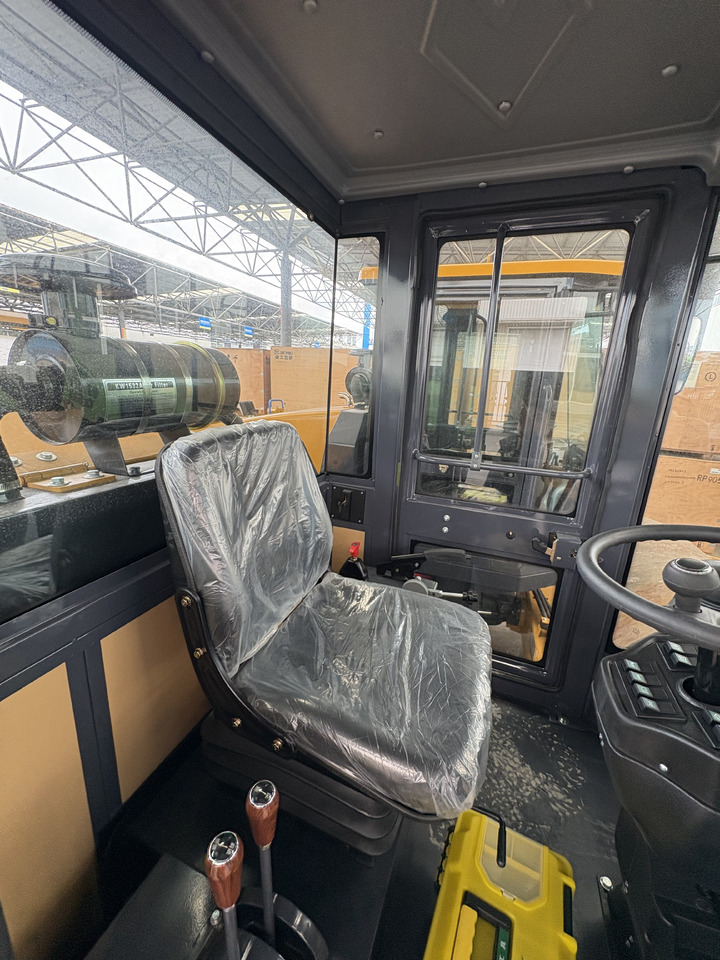 XCMG XS600J 6 ton small single drum Vibratory road Roller - Silniční válec: obrázek 5 XCMG XS600J 6 ton small single drum Vibratory road Roller - Silniční válec: obrázek 5