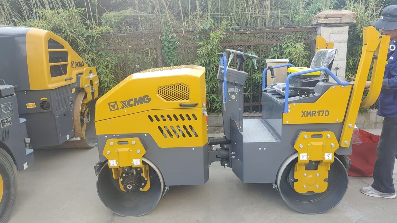 XCMG official brand new 1.7 ton small road roller XMR170 - Mini válec: obrázek 2 XCMG official brand new 1.7 ton small road roller XMR170 - Mini válec: obrázek 2