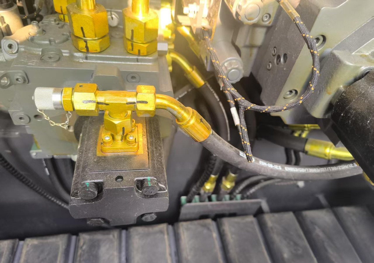 XCMG official used asphalt paver RP905IV Concrete machine - Finišér: obrázek 3 XCMG official used asphalt paver RP905IV Concrete machine - Finišér: obrázek 3