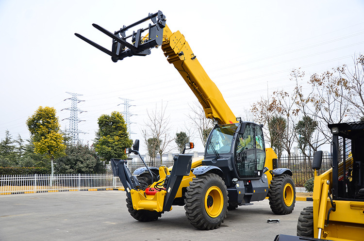 XCMG second hand telescopic boom forklift telehandler XC6-2506E price - Teleskopický manipulátor: obrázek 3 XCMG second hand telescopic boom forklift telehandler XC6-2506E price - Teleskopický manipulátor: obrázek 3