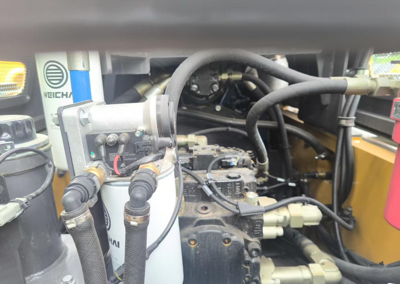 XCMG used XS365IV 36 Ton Vibratory Roller Compacator single drum price - Silniční válec: obrázek 3 XCMG used XS365IV 36 Ton Vibratory Roller Compacator single drum price - Silniční válec: obrázek 3