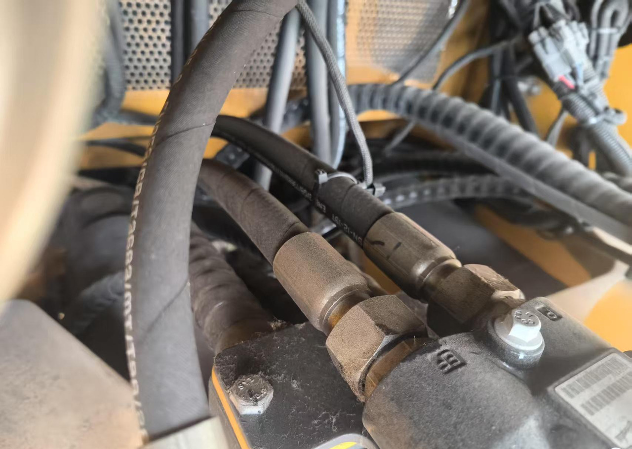 XCMG used XS365IV 36 Ton Vibratory Roller Compacator single drum price - Silniční válec: obrázek 2 XCMG used XS365IV 36 Ton Vibratory Roller Compacator single drum price - Silniční válec: obrázek 2