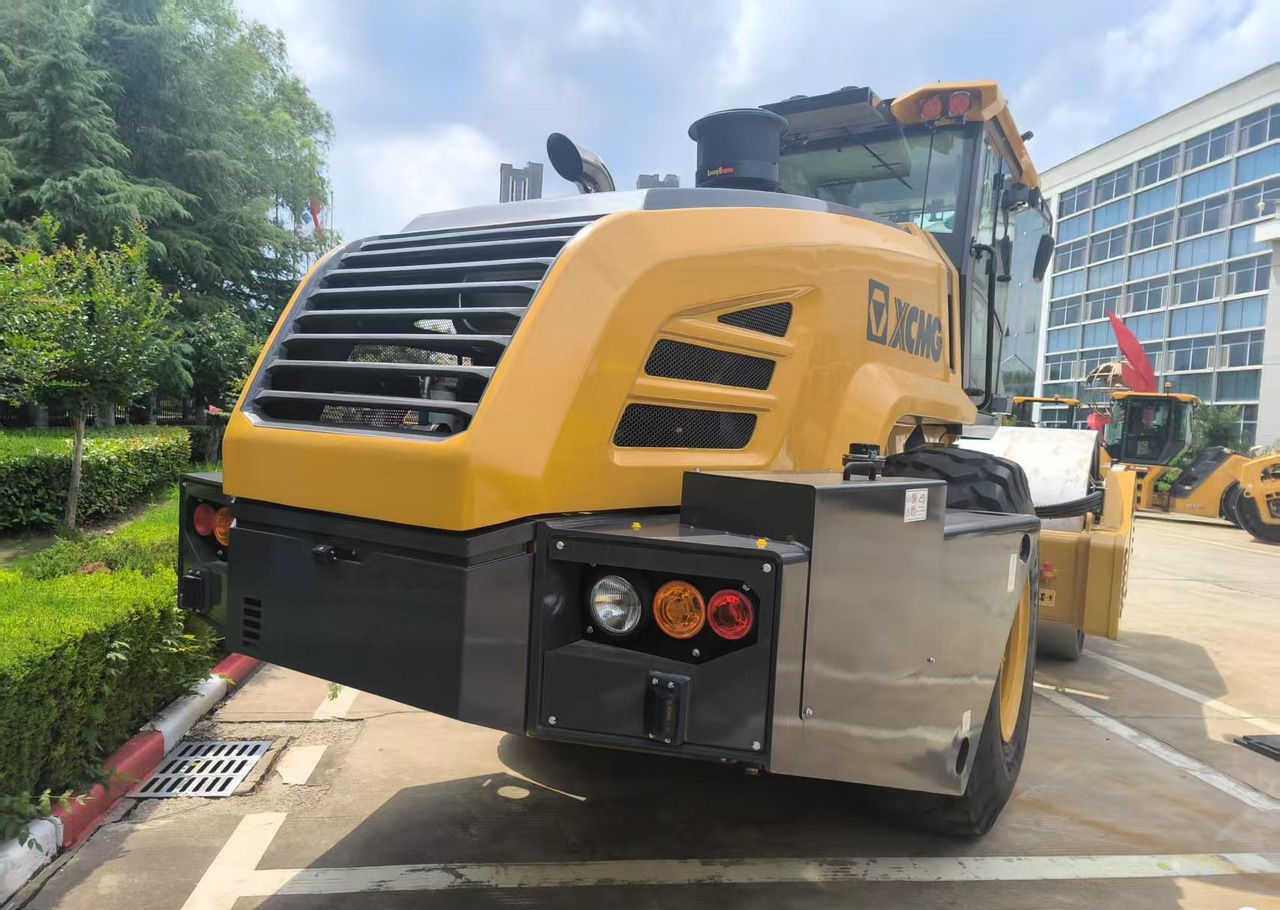 XCMG used XS365IV 36 Ton Vibratory Roller Compacator single drum price - Silniční válec: obrázek 5 XCMG used XS365IV 36 Ton Vibratory Roller Compacator single drum price - Silniční válec: obrázek 5