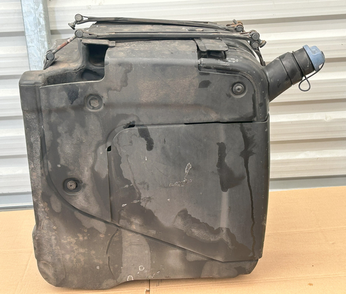 DAF ADBLUE FLUID TANK 90L XF 106 480 - Nádrž na AdBlue: obrázek 1 DAF ADBLUE FLUID TANK 90L XF 106 480 - Nádrž na AdBlue: obrázek 1