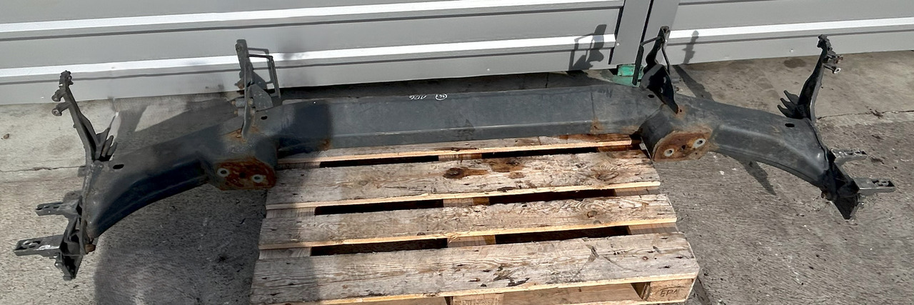 DAF CF EURO 6 BUMPER BEAM WITH STEP BRACKETS - Nárazník: obrázek 2 DAF CF EURO 6 BUMPER BEAM WITH STEP BRACKETS - Nárazník: obrázek 2