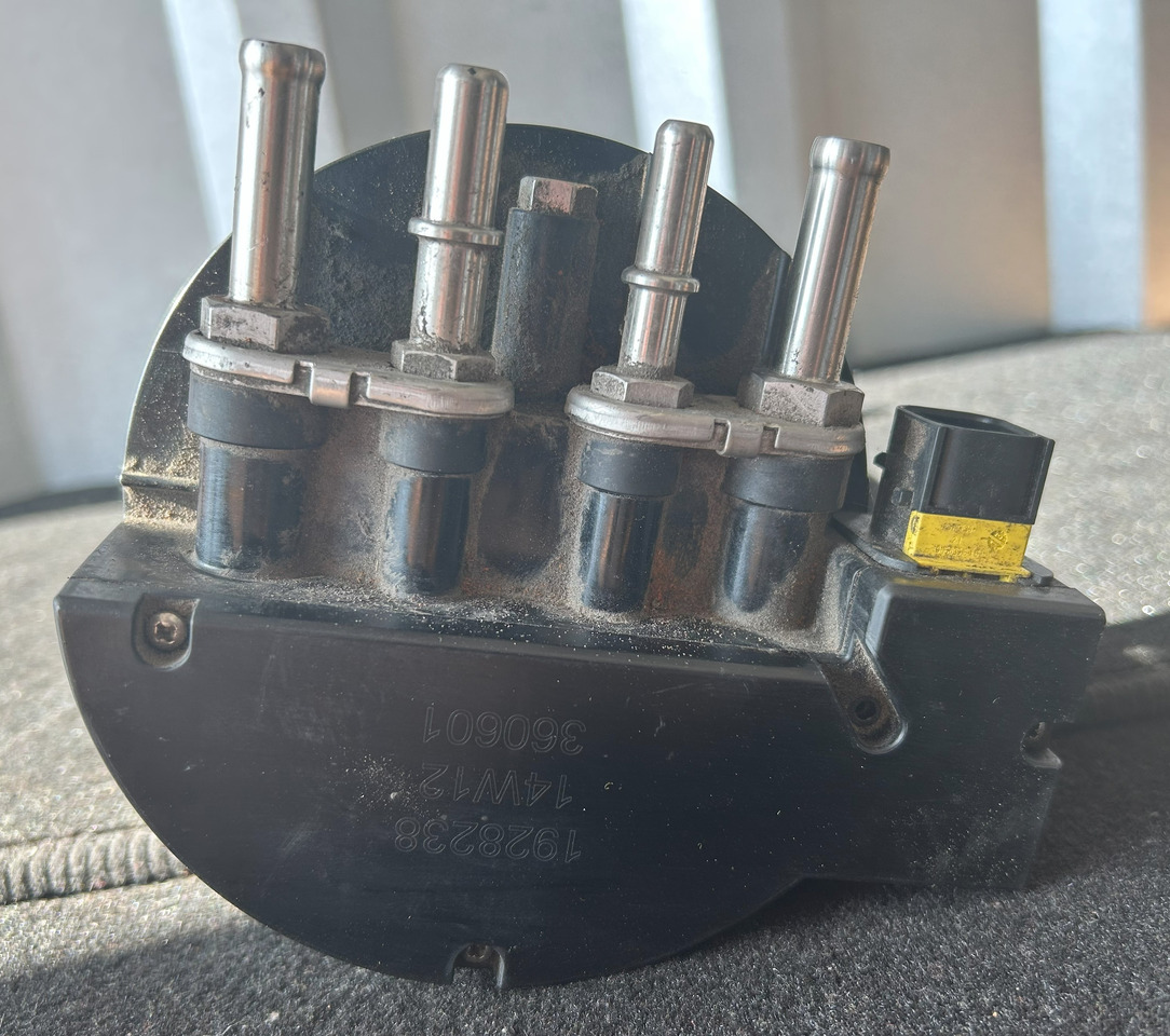 DAF XF 106 TEMPERATURE AND ADBLUE LEVEL SENSOR - Senzor: obrázek 5 DAF XF 106 TEMPERATURE AND ADBLUE LEVEL SENSOR - Senzor: obrázek 5