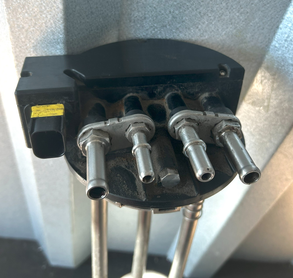 DAF XF 106 TEMPERATURE AND ADBLUE LEVEL SENSOR - Senzor: obrázek 2 DAF XF 106 TEMPERATURE AND ADBLUE LEVEL SENSOR - Senzor: obrázek 2