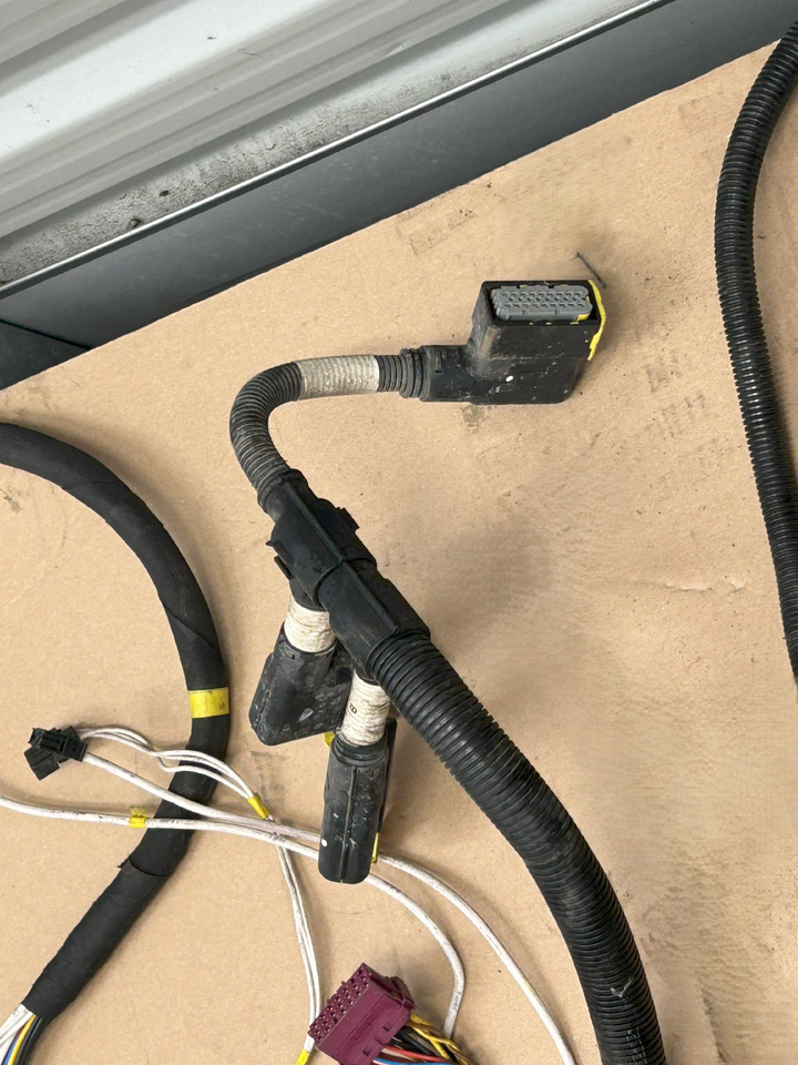 DAF XF 106 TRAILER SOCKET ELECTRICAL HARNESS - Kabely/ Vodiče: obrázek 3 DAF XF 106 TRAILER SOCKET ELECTRICAL HARNESS - Kabely/ Vodiče: obrázek 3