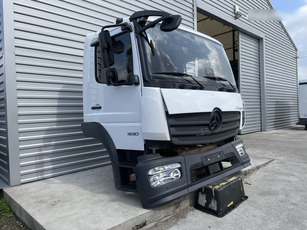 FRONT BUMPER COMPLETE EXTRA COST 800EU Mercedes-Benz ATEGO S-cab ClassicSpace, 2.30 m 2023 Mercedes-Benz ATEGO truck - Kabina pro Nákladní auto: obrázek 2 FRONT BUMPER COMPLETE EXTRA COST 800EU Mercedes-Benz ATEGO S-cab ClassicSpace, 2.30 m 2023 Mercedes-Benz ATEGO truck - Kabina pro Nákladní auto: obrázek 2