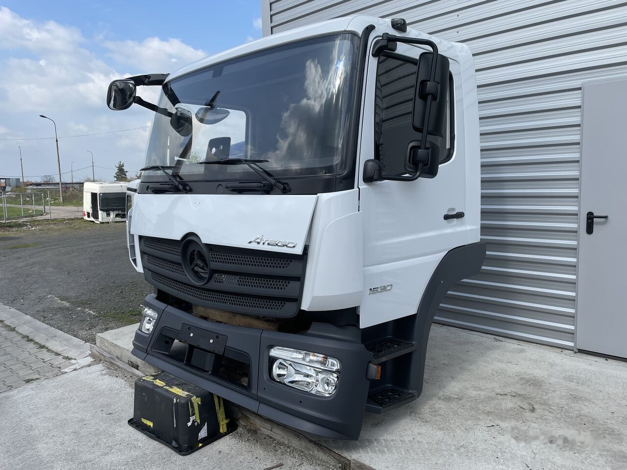 FRONT BUMPER COMPLETE EXTRA COST 800EU Mercedes-Benz ATEGO S-cab ClassicSpace, 2.30 m 2023 Mercedes-Benz ATEGO truck - Kabina pro Nákladní auto: obrázek 4 FRONT BUMPER COMPLETE EXTRA COST 800EU Mercedes-Benz ATEGO S-cab ClassicSpace, 2.30 m 2023 Mercedes-Benz ATEGO truck - Kabina pro Nákladní auto: obrázek 4